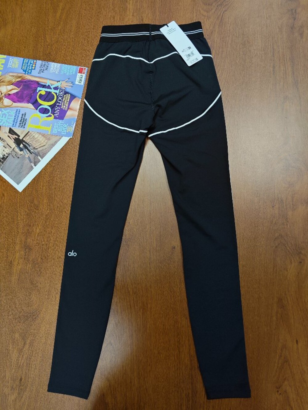NWT Alo Yoga Airbrush High-Waist Heart Throb Legging  🚀🖤 Black/White - Picture 3 of 8